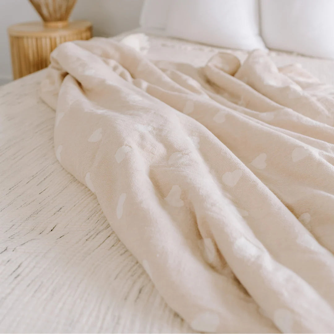 Crinkle Fleece Lined Throw - Beige Heart
